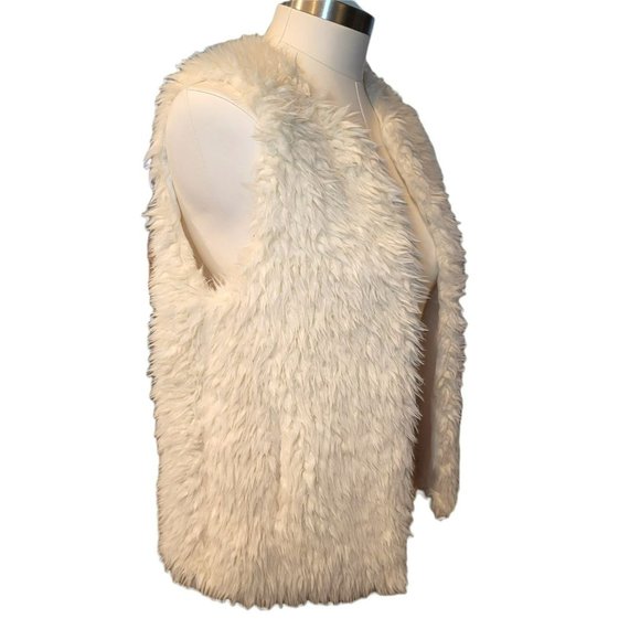 Charlotte Russe White Faux Fur Sherpa Woman's Vest Jacket Small VR1 - Picture 2 of 5